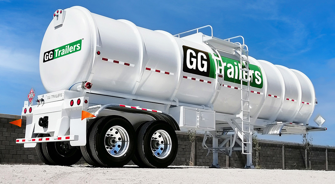 GG Trailers - 3/4 view - ladder